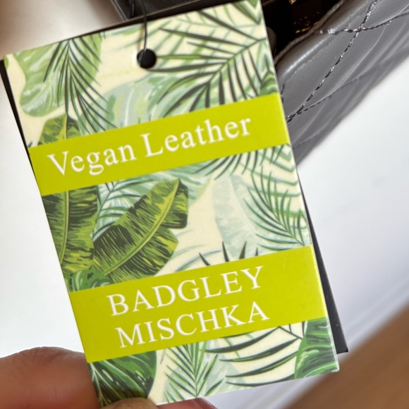 NWT Badgley Mischka Gray Quilted Crossbody Bag with Gold Chain & Studs - Picture 8 of 9